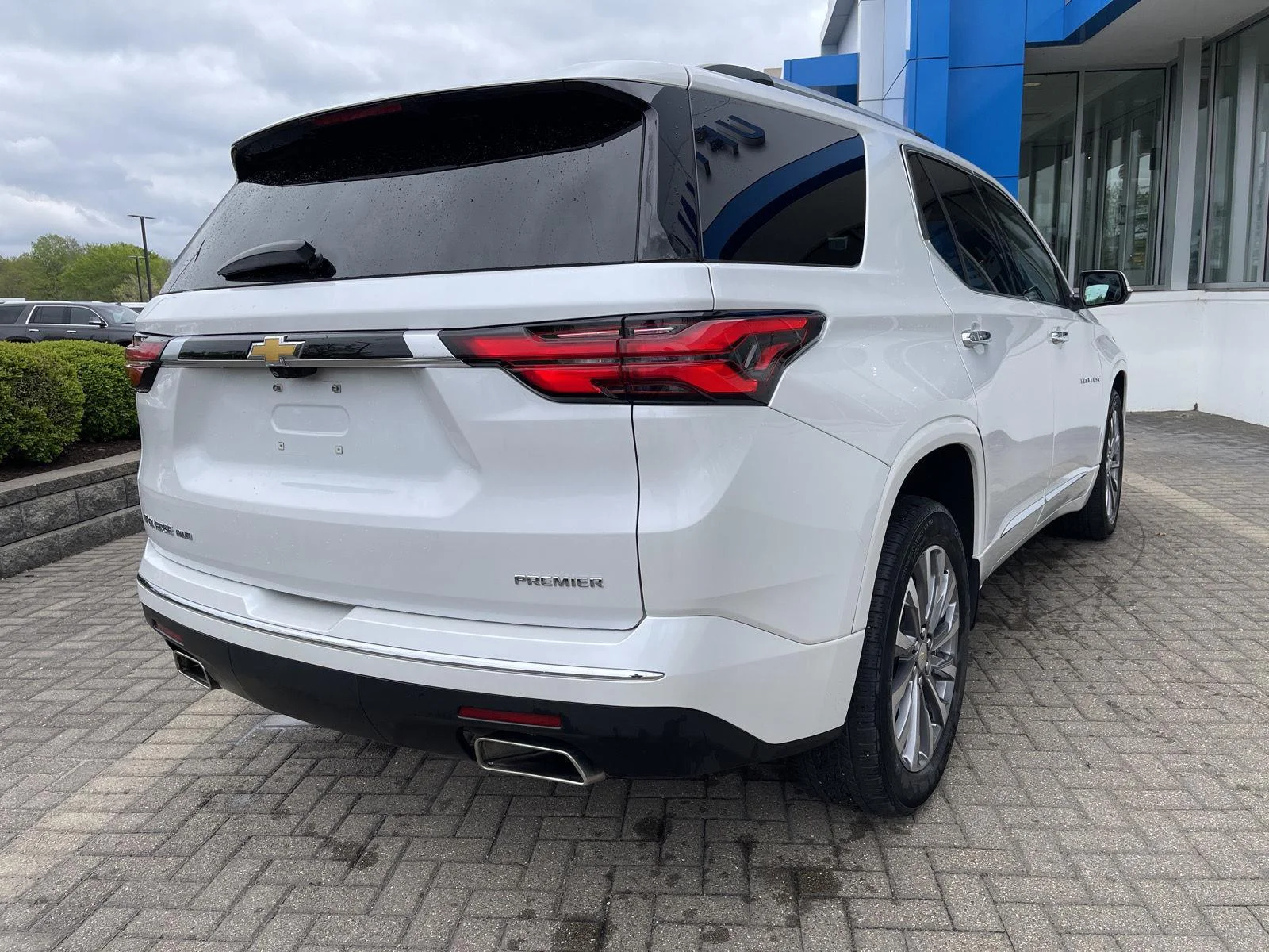 Used 2023 Iridescent Pearl Tricoat Chevrolet Premier image 5