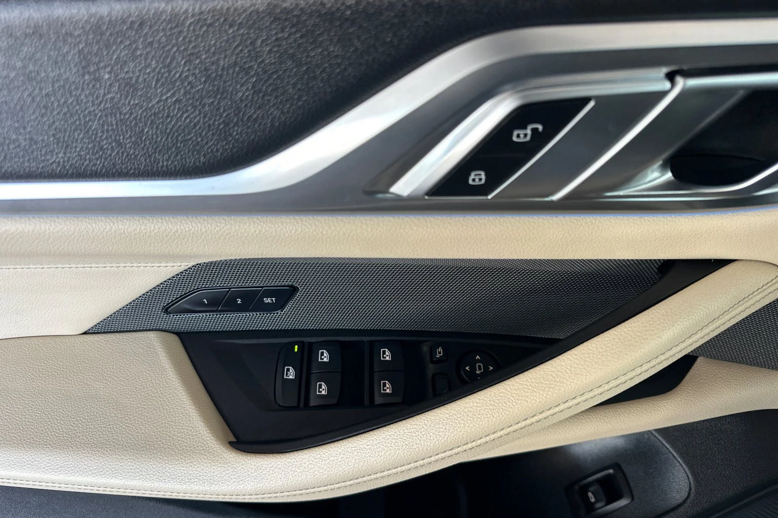 Used 2023 White Metallic BMW eDrive35 image 8