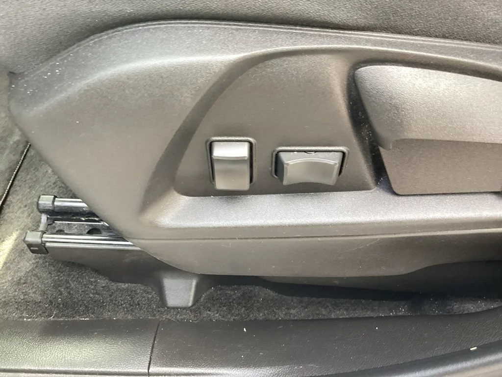Used 2015 SUMMIT WHITE Chevrolet LS image 34