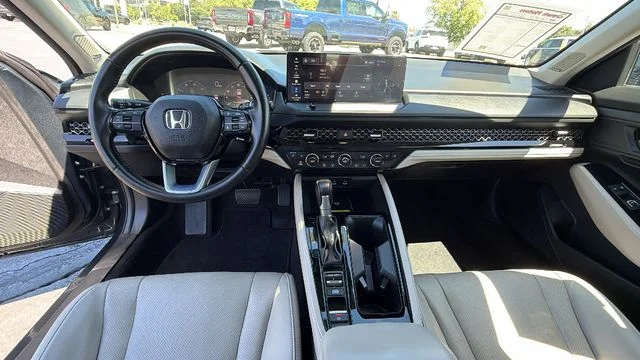 Used 2024  Honda Touring image 18