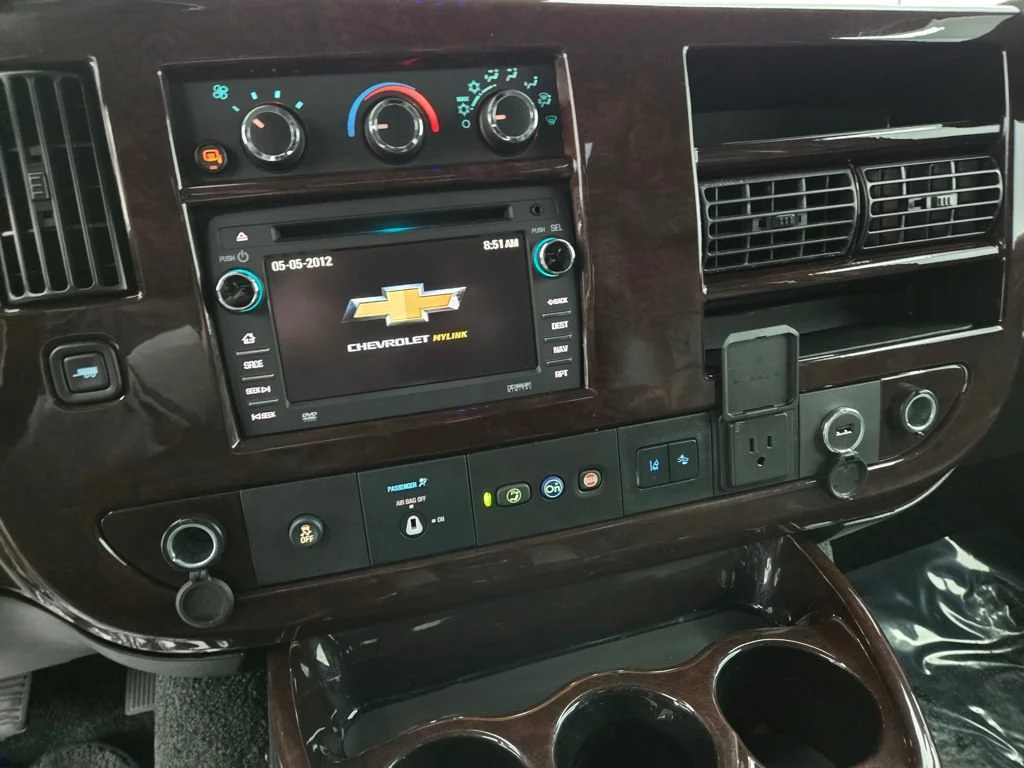 Used 2021 Summit White Chevrolet WT image 23