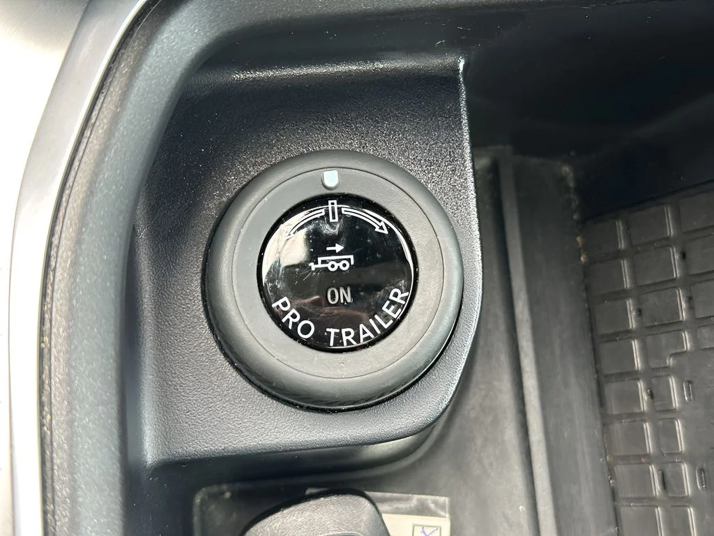 Used 2025 Agate Black Metallic Ford Active image 30