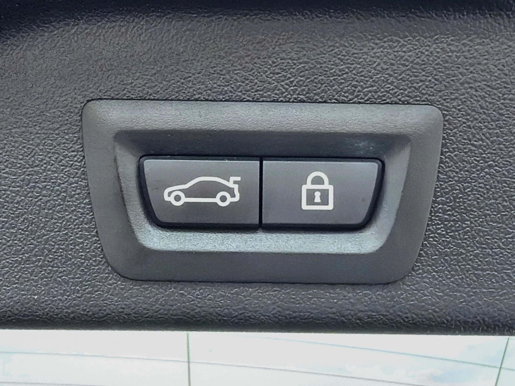Used 2022 Arctic Grey Metallic BMW sDrive40i image 13