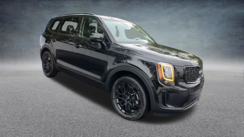 Used 2022 Black Kia EX image 28