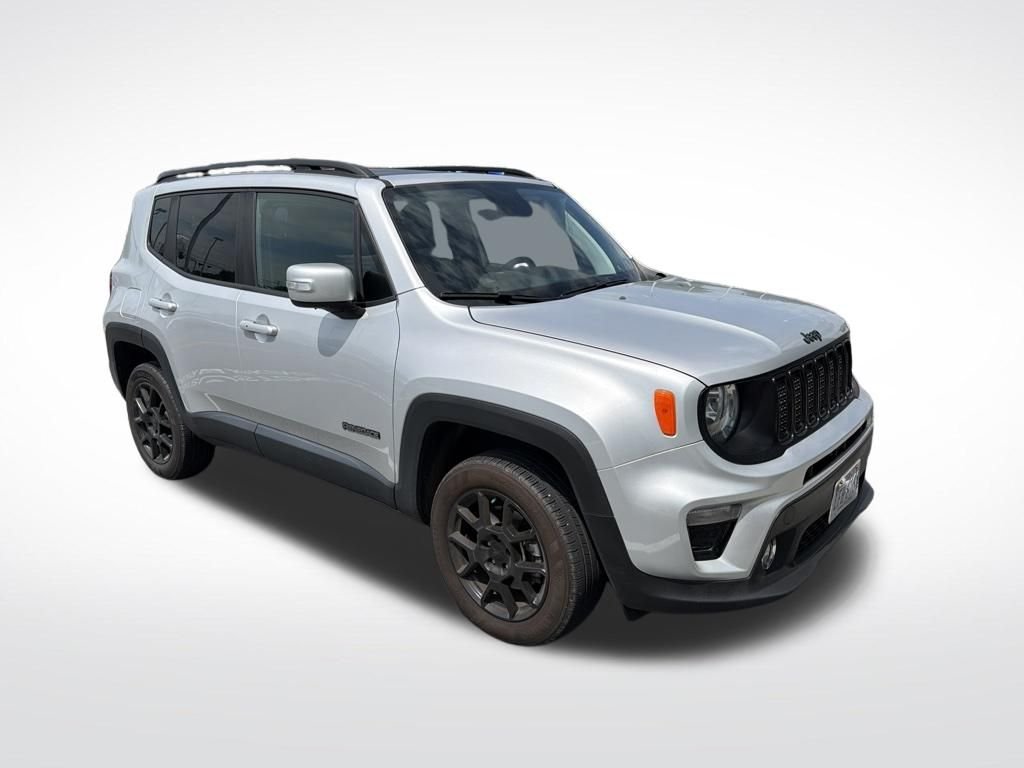 Used 2019 Silver Jeep Latitude image 2