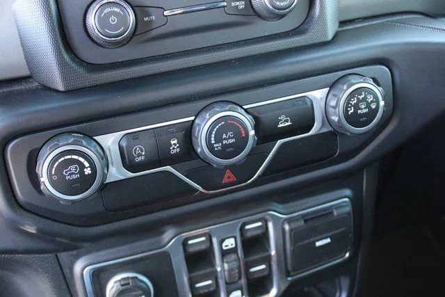 Used 2020 Silver Jeep Sport image 22