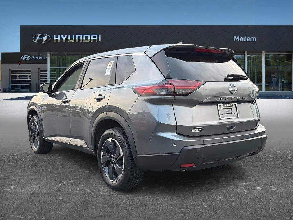 Used 2025 Gun Metallic Nissan SV image 5