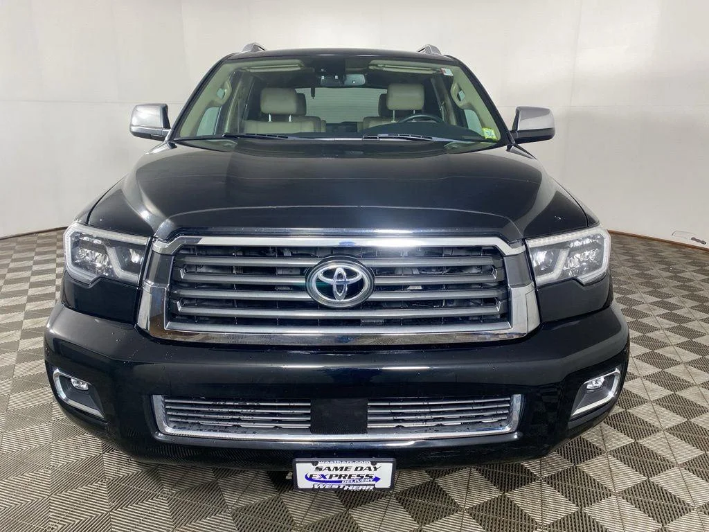 Used 2018 Midnight Black Metallic Toyota Limited image 9