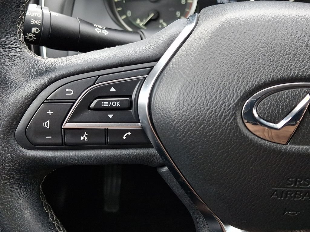 Used 2023 Red INFINITI LUXE image 21