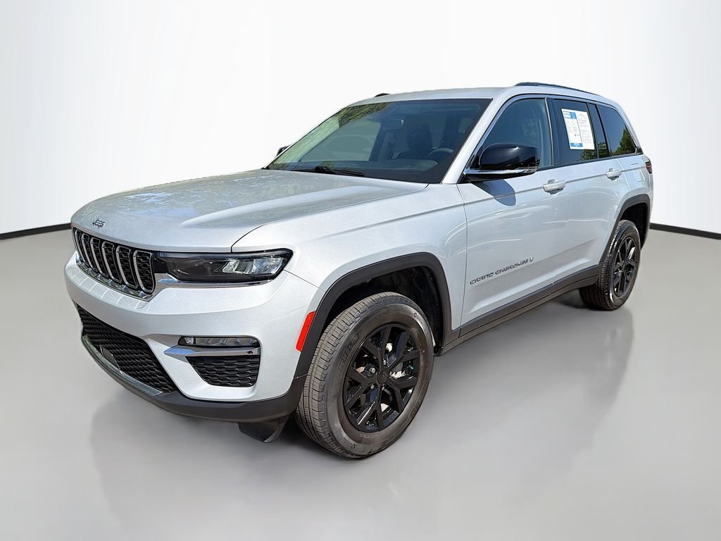Used 2023 Silver Zynith Jeep Limited image 3
