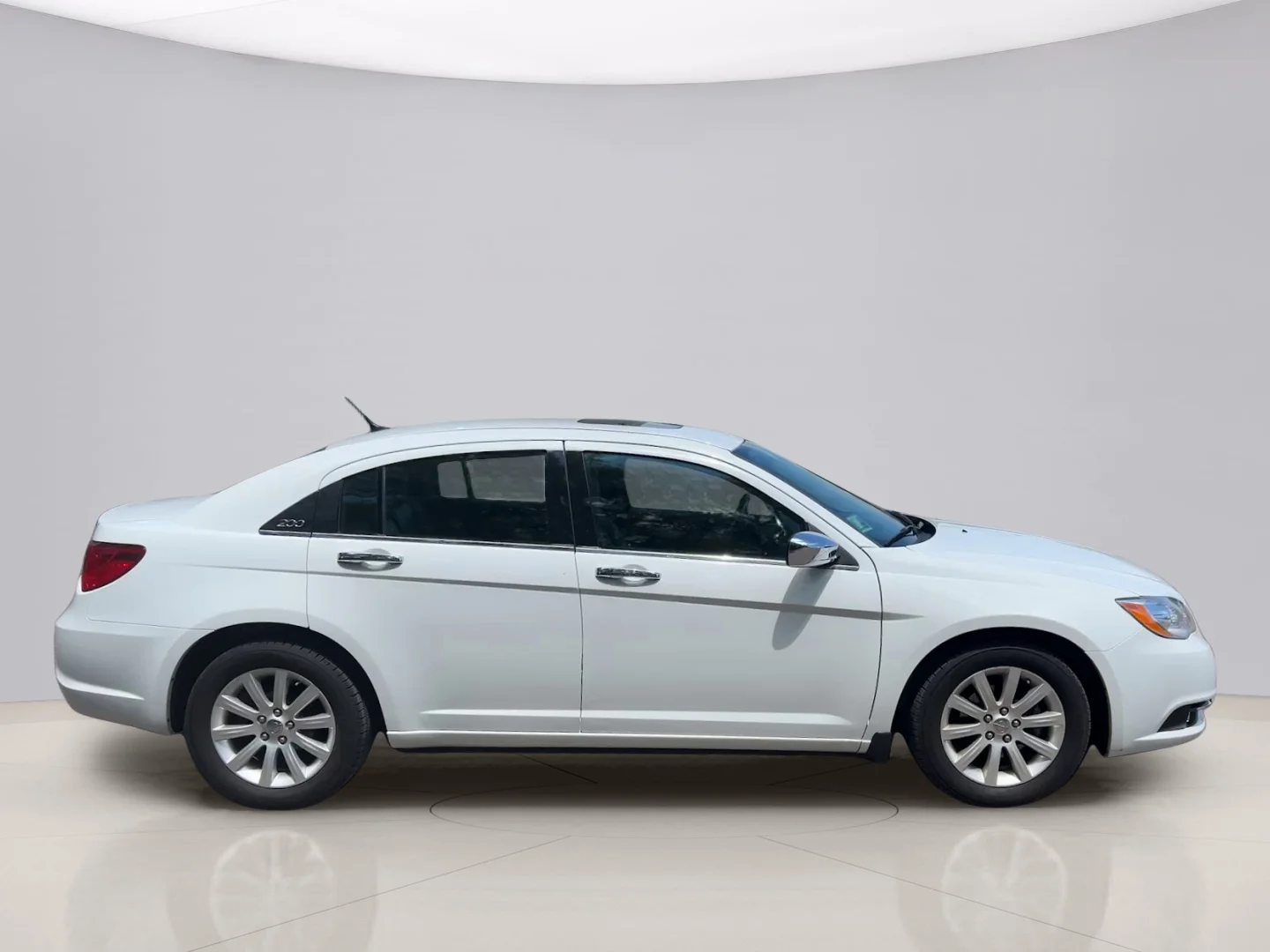 Used 2014 White Chrysler LIMITED image 5
