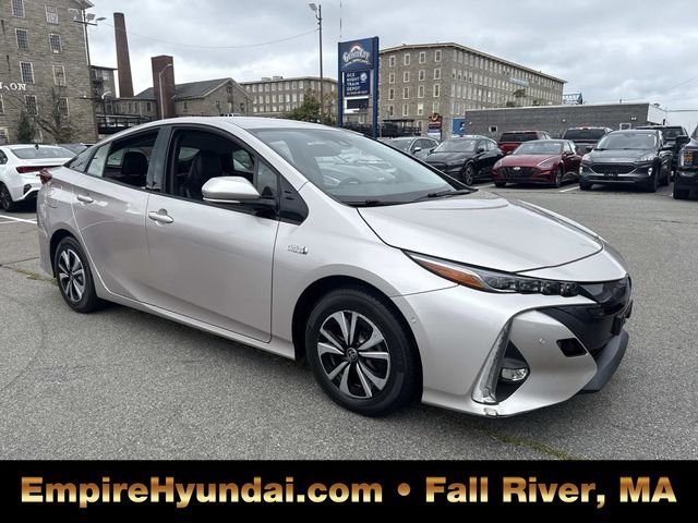 2018 Toyota Prius Prime Advanced photo 2
