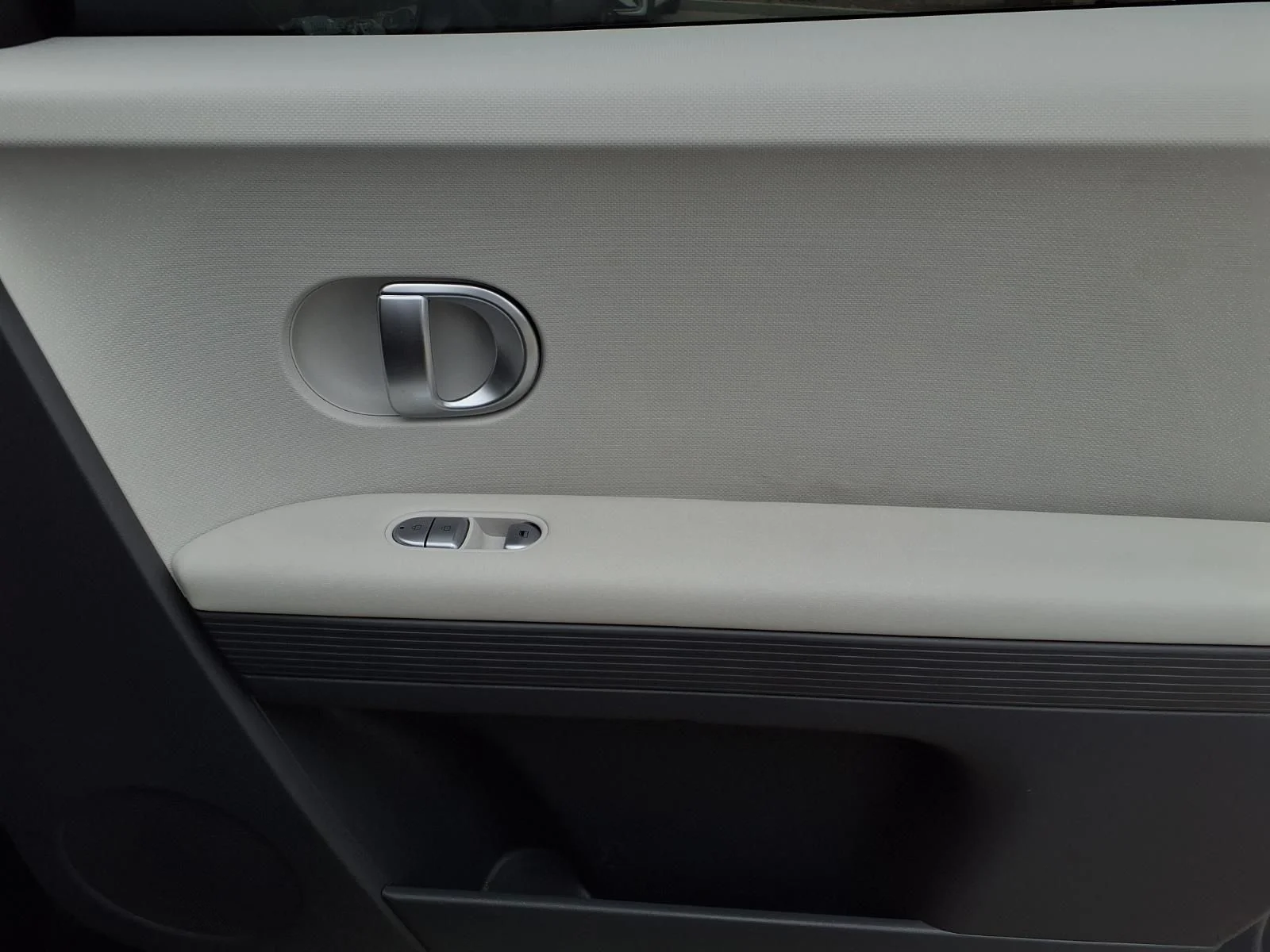 Used 2024 Green Hyundai SE image 25