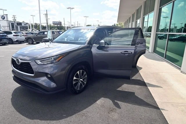Used 2022 Gray Toyota XLE image 41