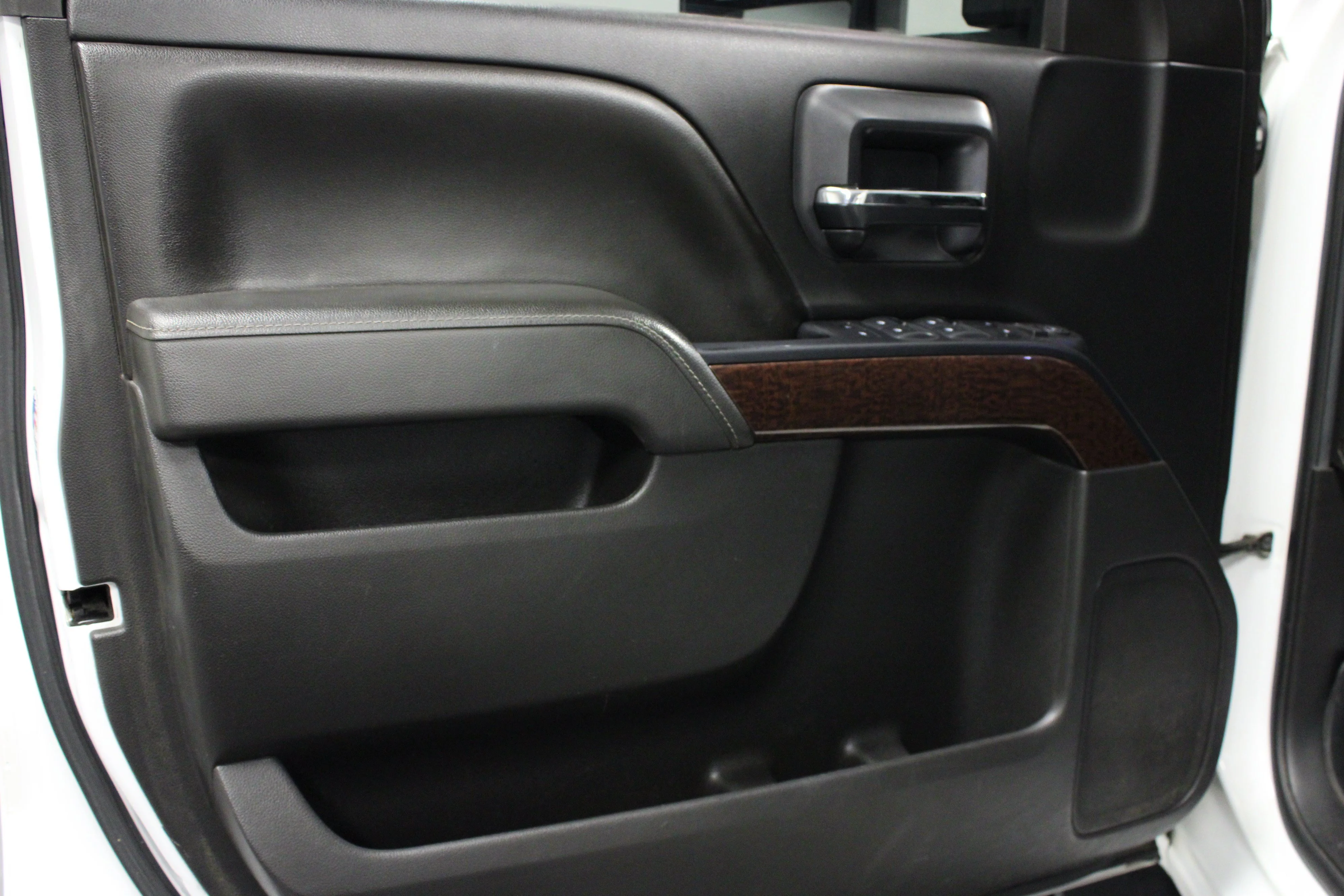 Used 2015 SUMMIT WHITE GMC SLE image 11