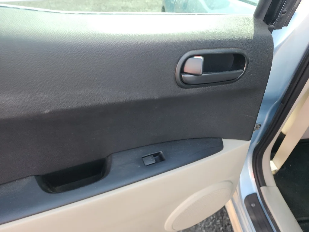 Used 2007  Mazda Sport image 14