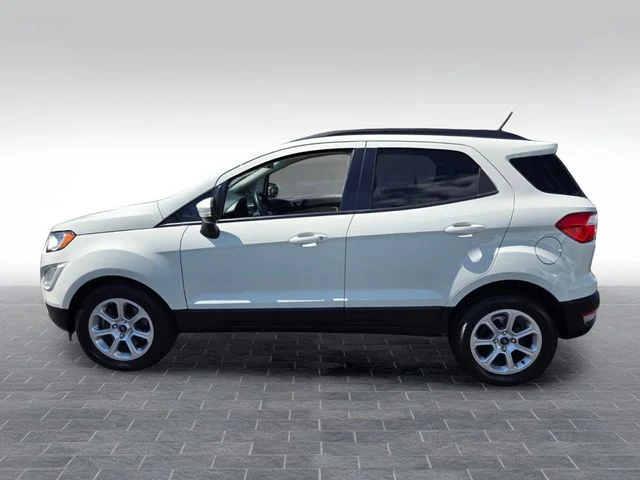 Used 2020 Diamond White Ford SE image 4