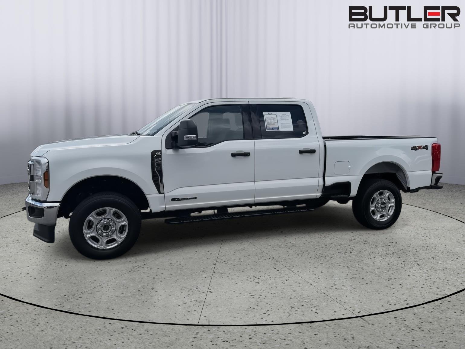 Used 2025 Oxford White Ford XLT image 5