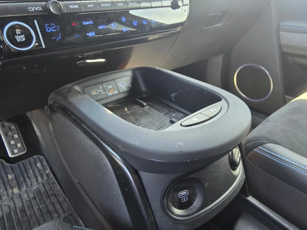 Used 2025 Atlas White Hyundai Base (A1) image 19
