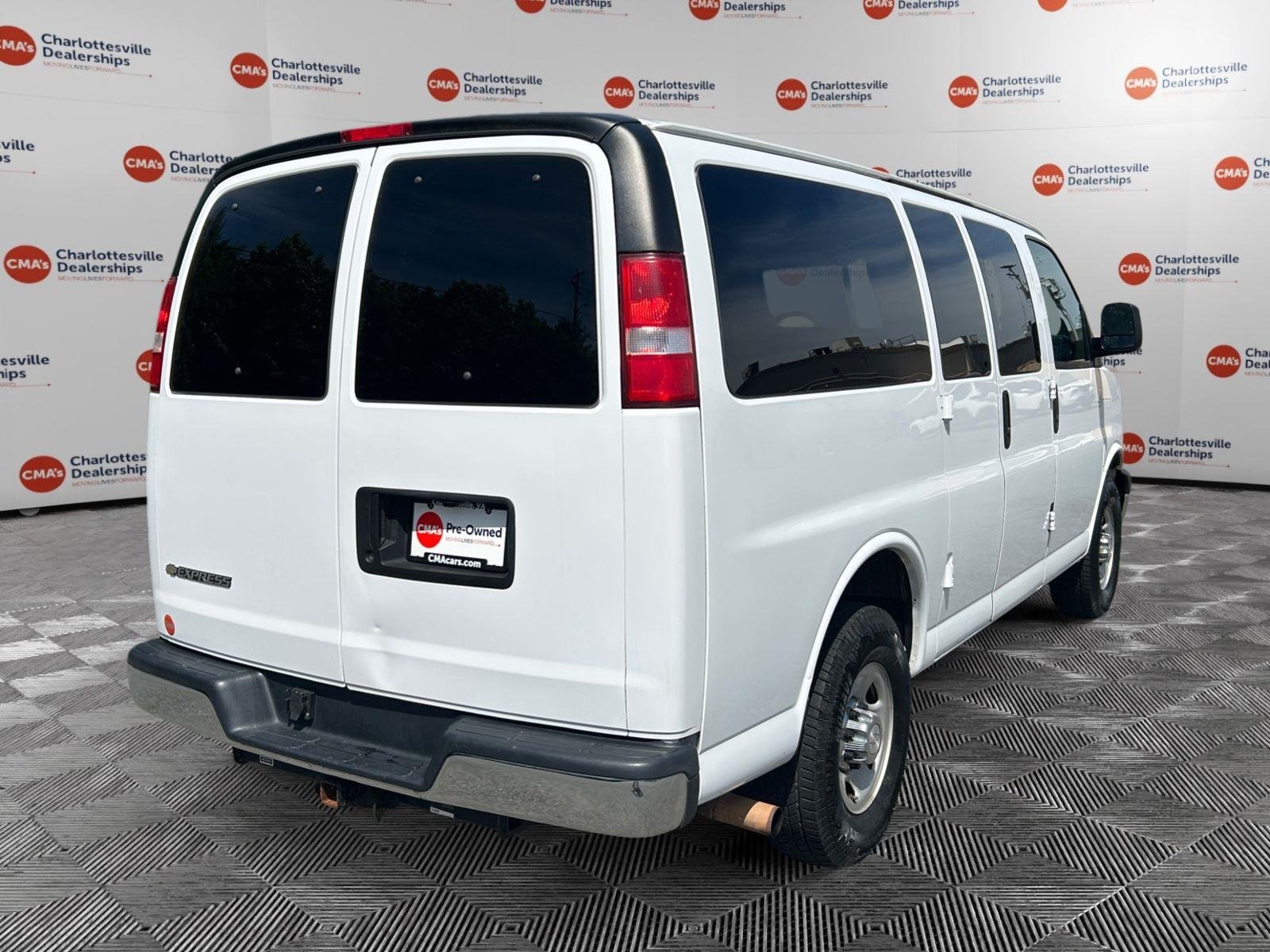 Used 2017 Summit White Chevrolet LT image 5