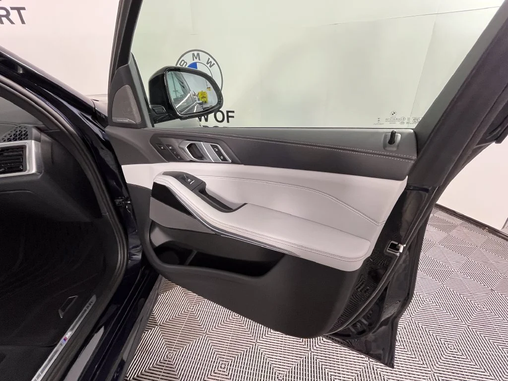 Used 2025 Carbon Black Metallic BMW xDrive40i image 25