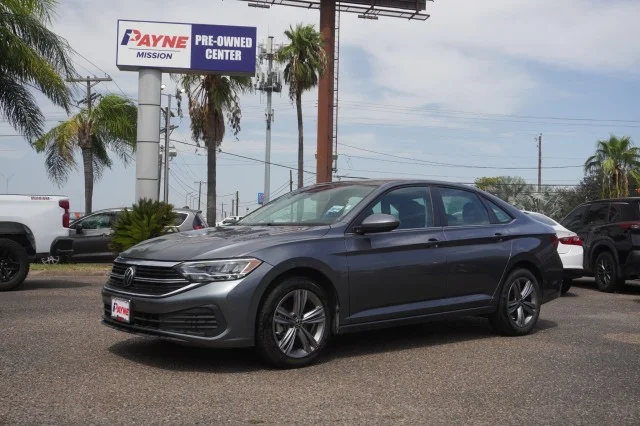 Used 2024 Gray Volkswagen SE image 1