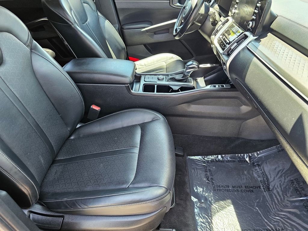 Used 2021 Black Kia S image 12