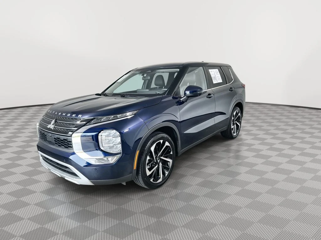 Used 2024  Mitsubishi SE image 4