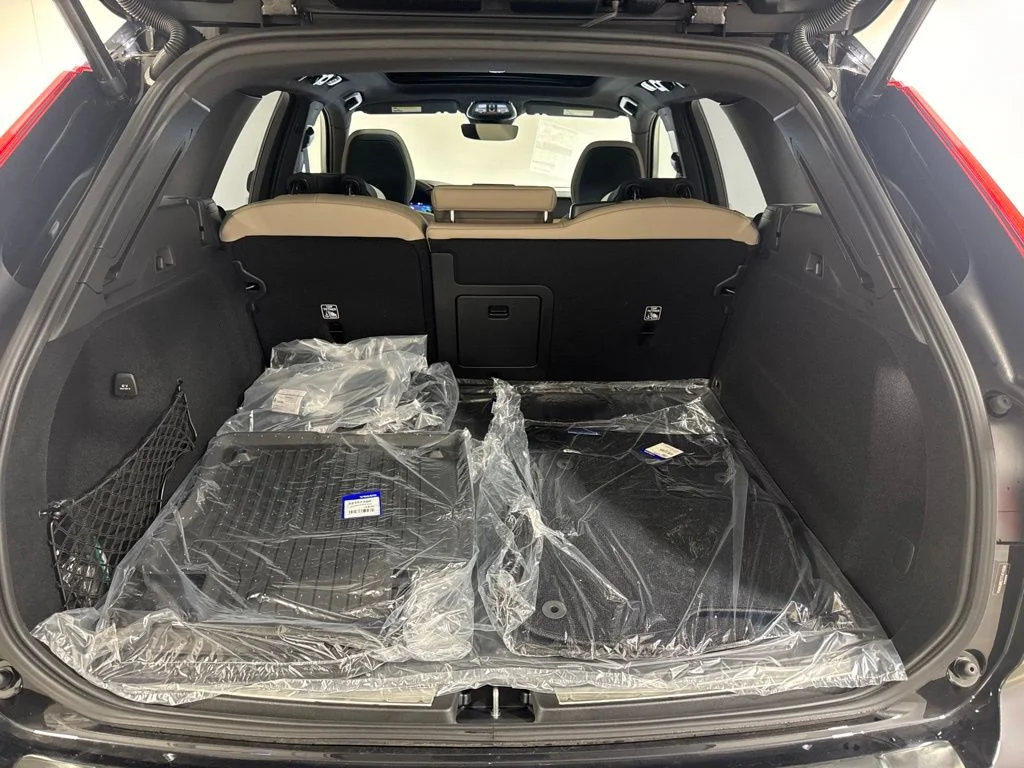 New 2026 Onyx Black Metallic Volvo T8 Plus image 29