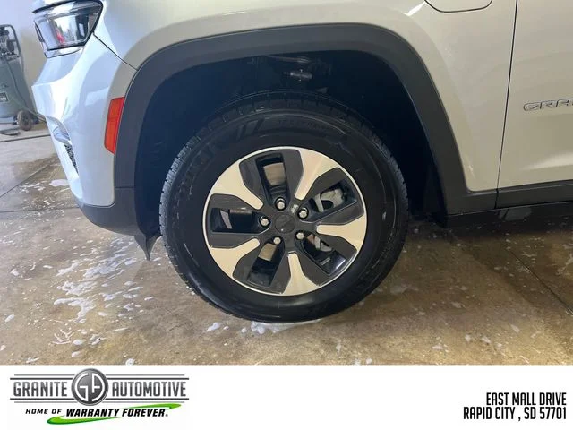 Used 2024 Silver Jeep 4xe image 30