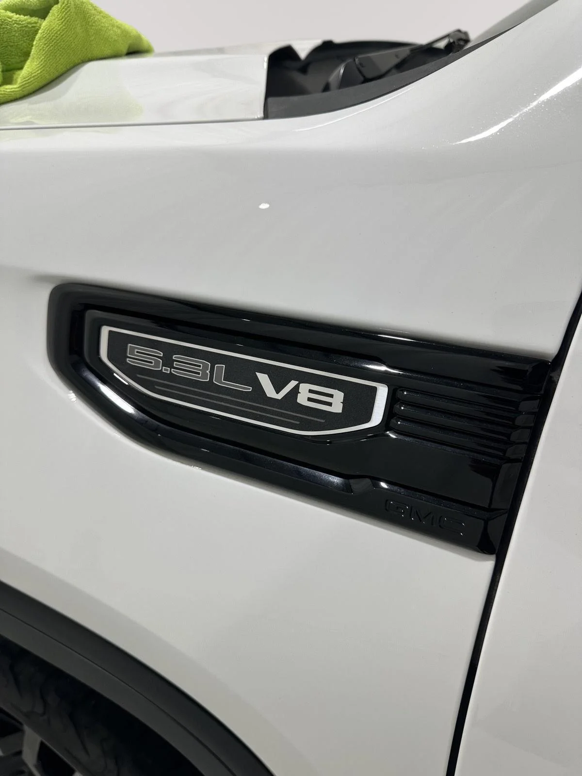 Used 2022 Summit White GMC Elevation image 29