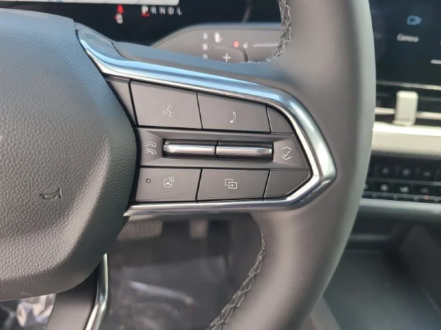 New 2027 Summit White Chevrolet LT image 29