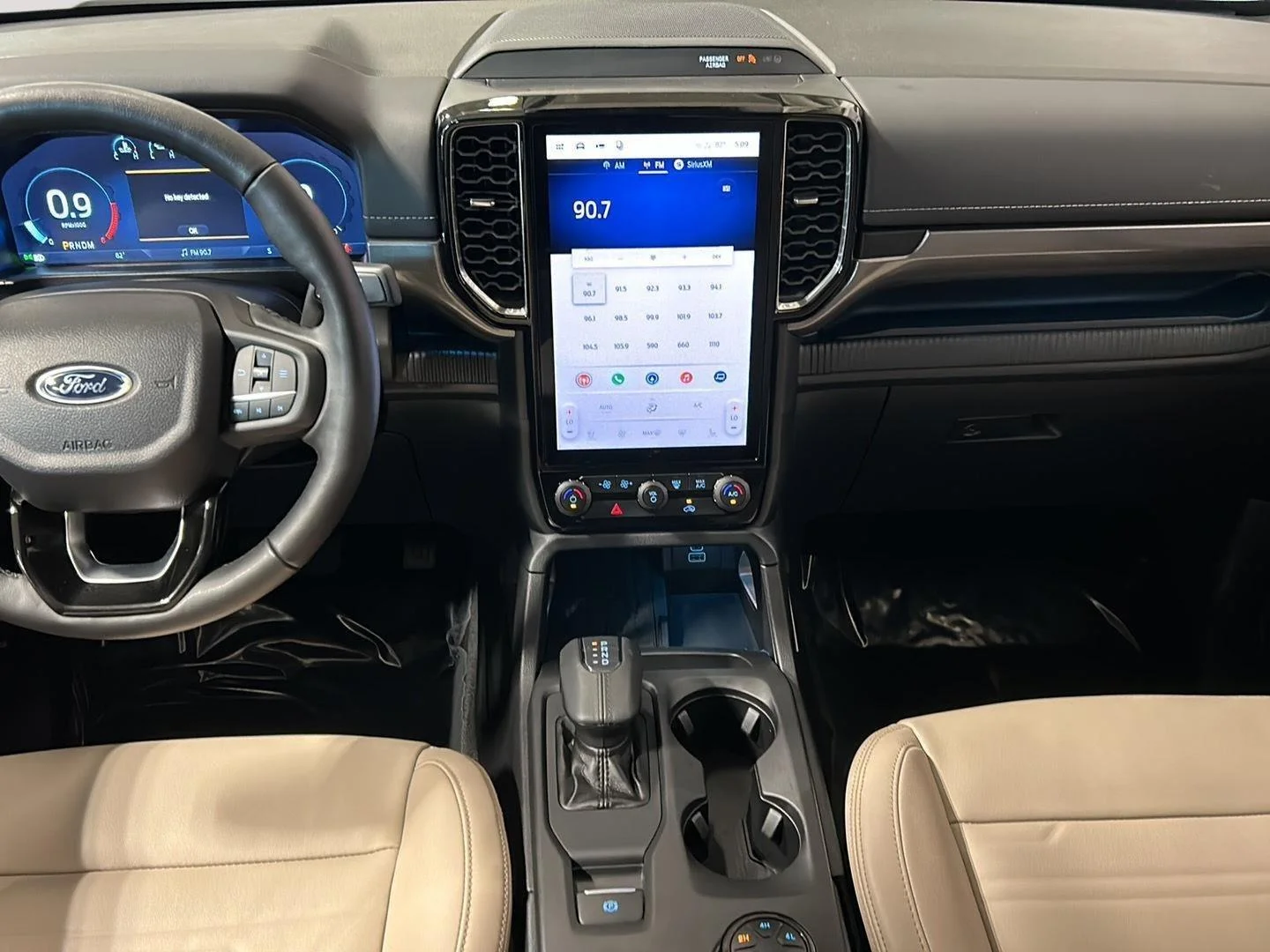 Used 2024 Cactus Gray Ford LARIAT image 30