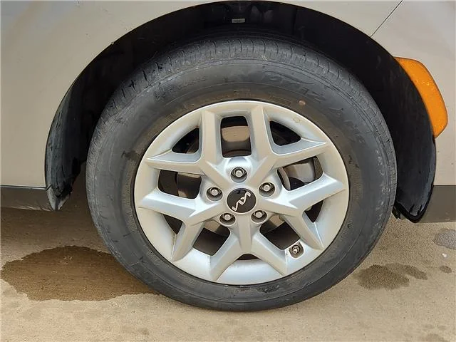 Used 2025 Gray KIA LX (IVT) image 5