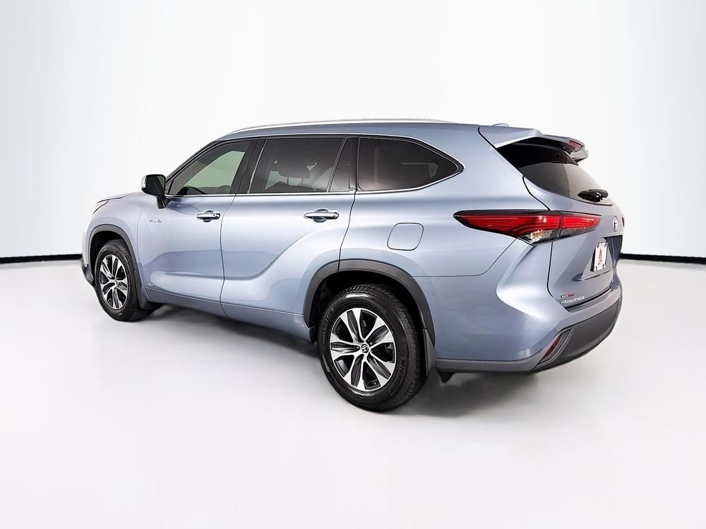 Used 2021  Toyota XLE image 7