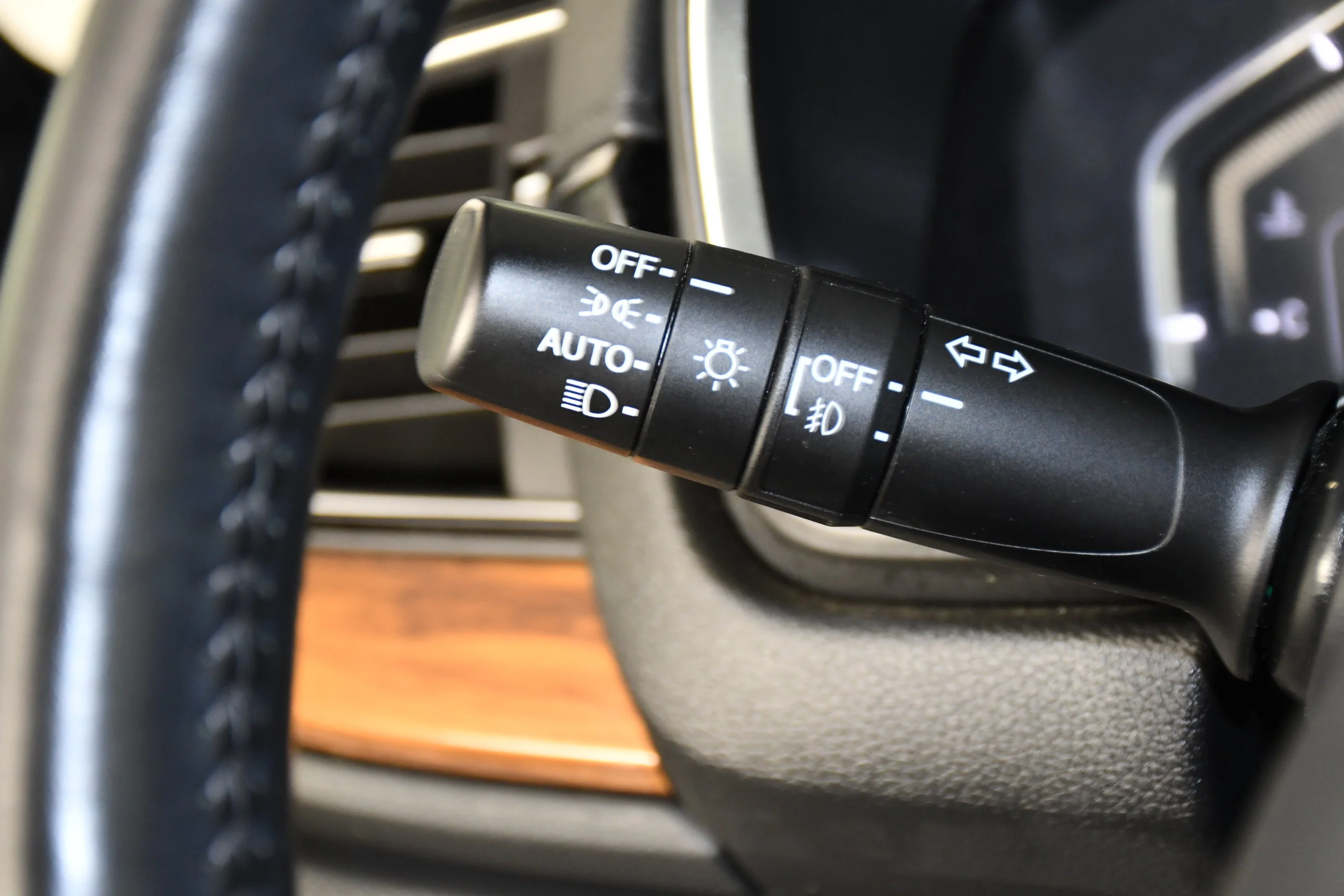 Used 2019 Lunar Silver Metallic Honda Touring image 22