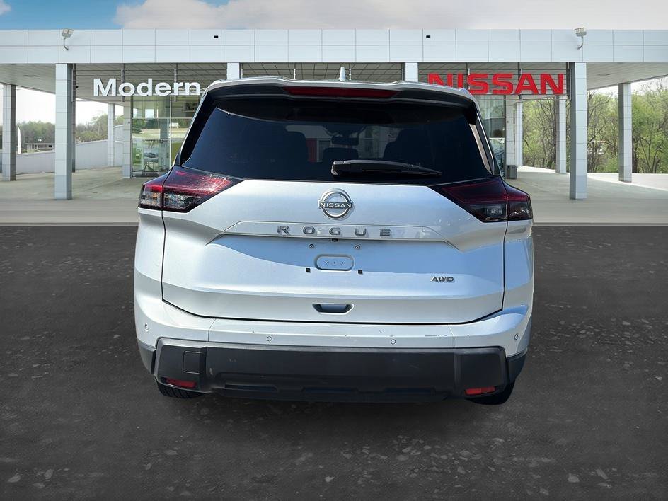 Used 2025 Brilliant Silver Metallic Nissan SV image 4