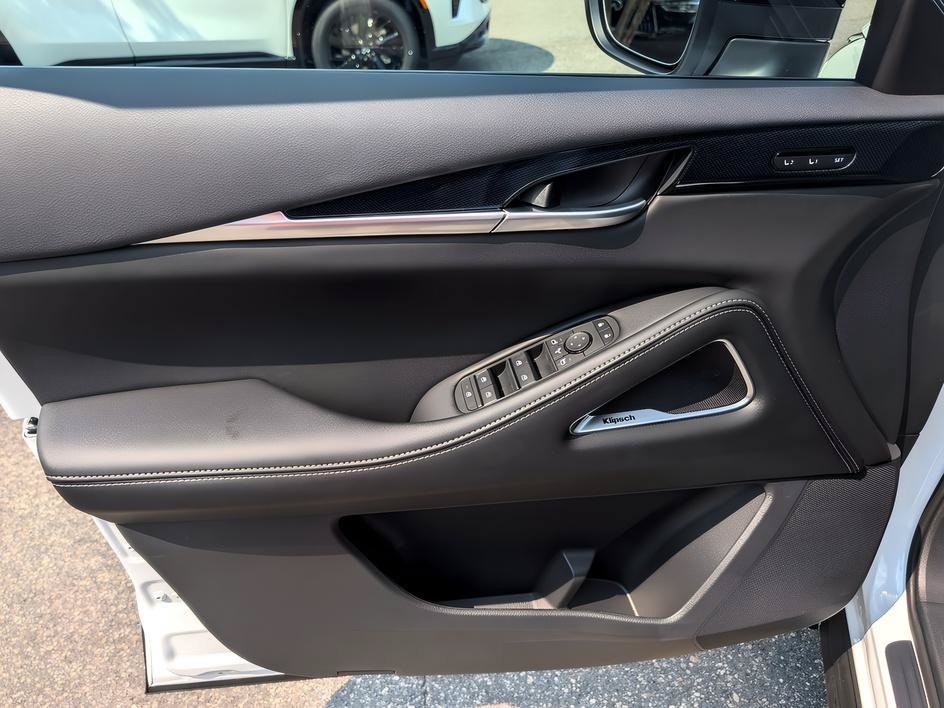 New 2027 Radiant White/Black Obsidian INFINITI SPORT image 9