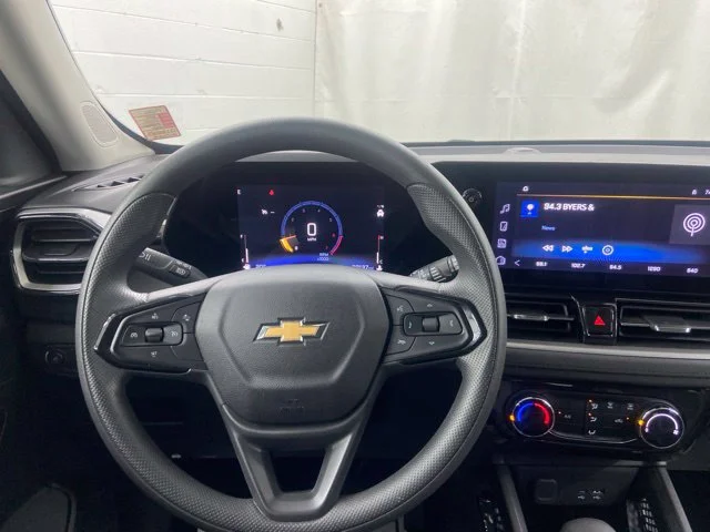Used 2025 White Chevrolet LT image 13