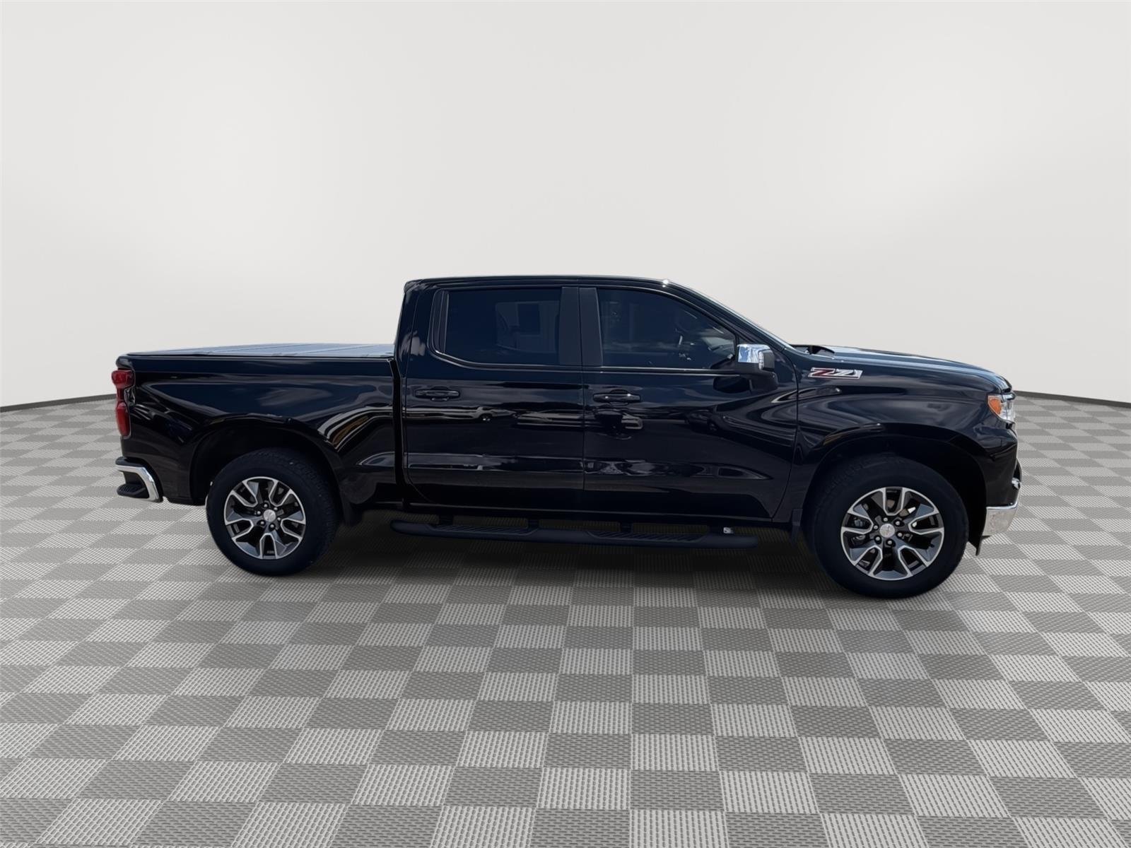 Used 2025 Black Chevrolet LT image 4