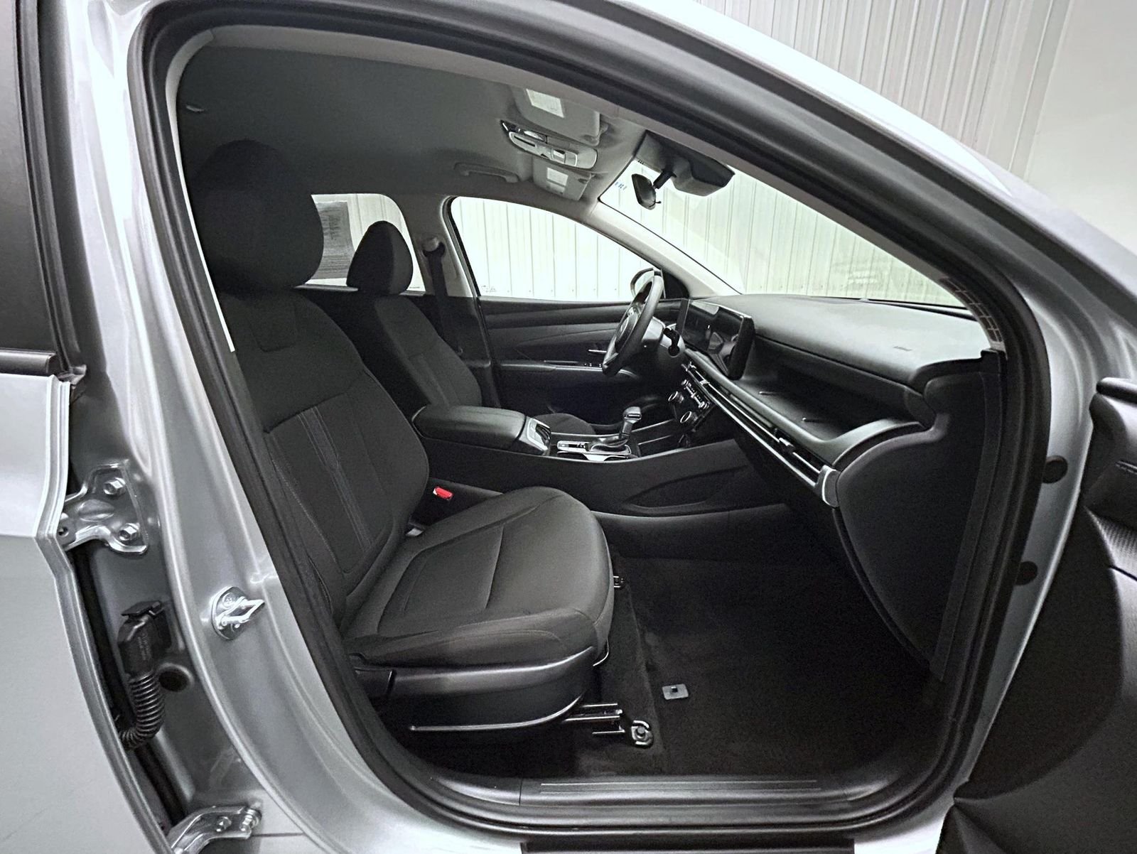 Used 2025 Silver Hyundai SEL image 15
