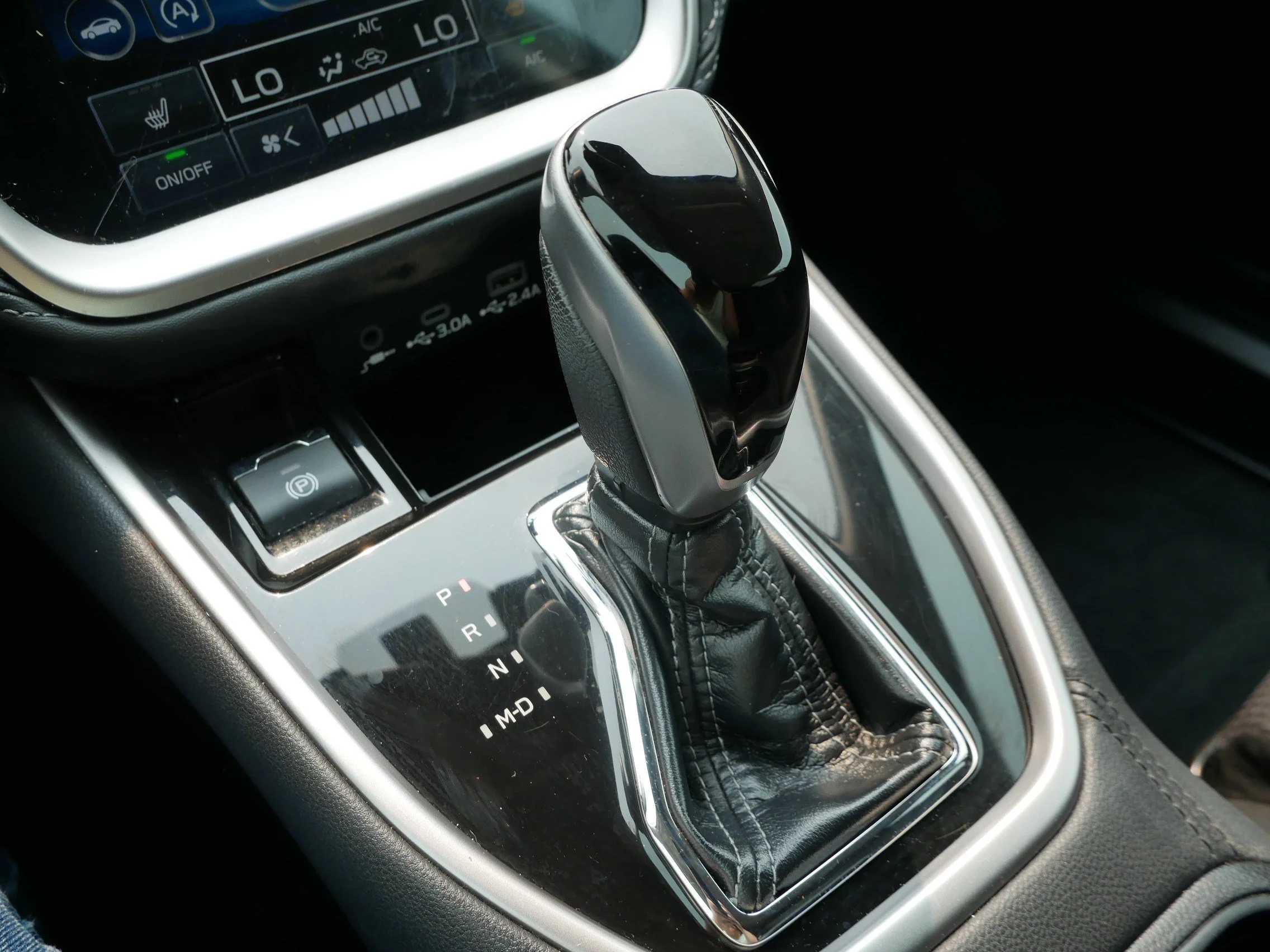 Used 2024 Crystal Black Silica Subaru Premium image 25