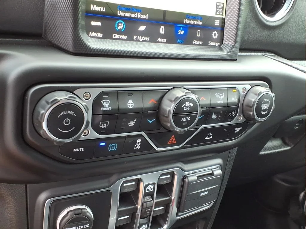 Used 2023 Silver Jeep Rubicon 4xe image 7