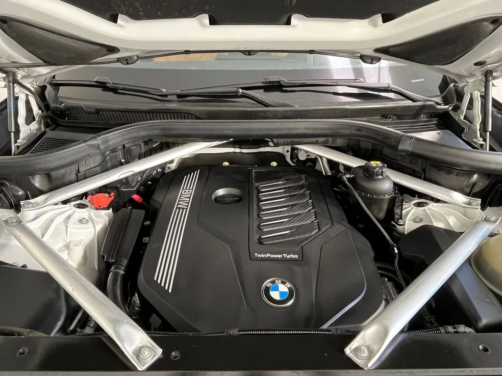 Used 2019 White BMW xDrive40i image 18