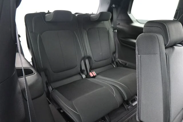 Used 2025 Silver Jeep Laredo image 24