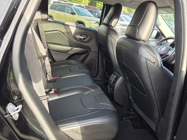 Used 2020 Black Jeep Latitude Plus image 13