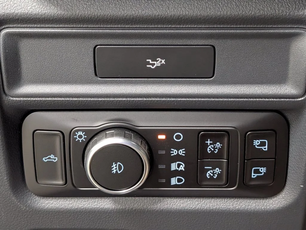 New 2026 Agate Black Metallic Ford XLT image 14