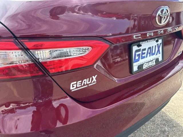 Used 2018 Red Toyota LE image 19