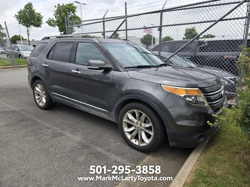 Used 2015 Magnetic Metallic FORD LIMITED image 2