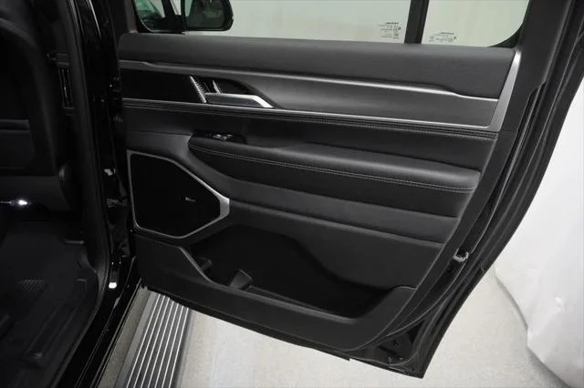 New 2026 High Gloss Black Exterior Paint Jeep Grand Wagoneer image 32
